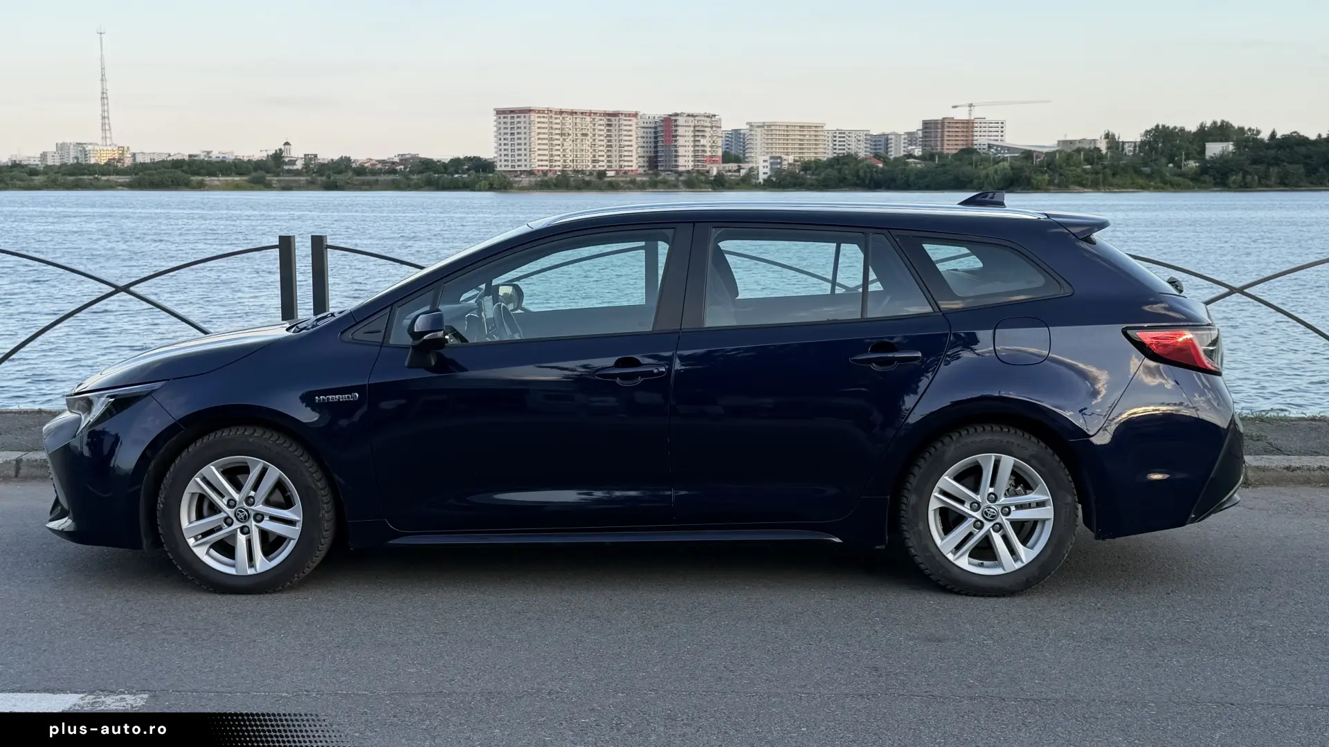 Toyota Corolla Bussines 1.8 hybrid Touring sport
