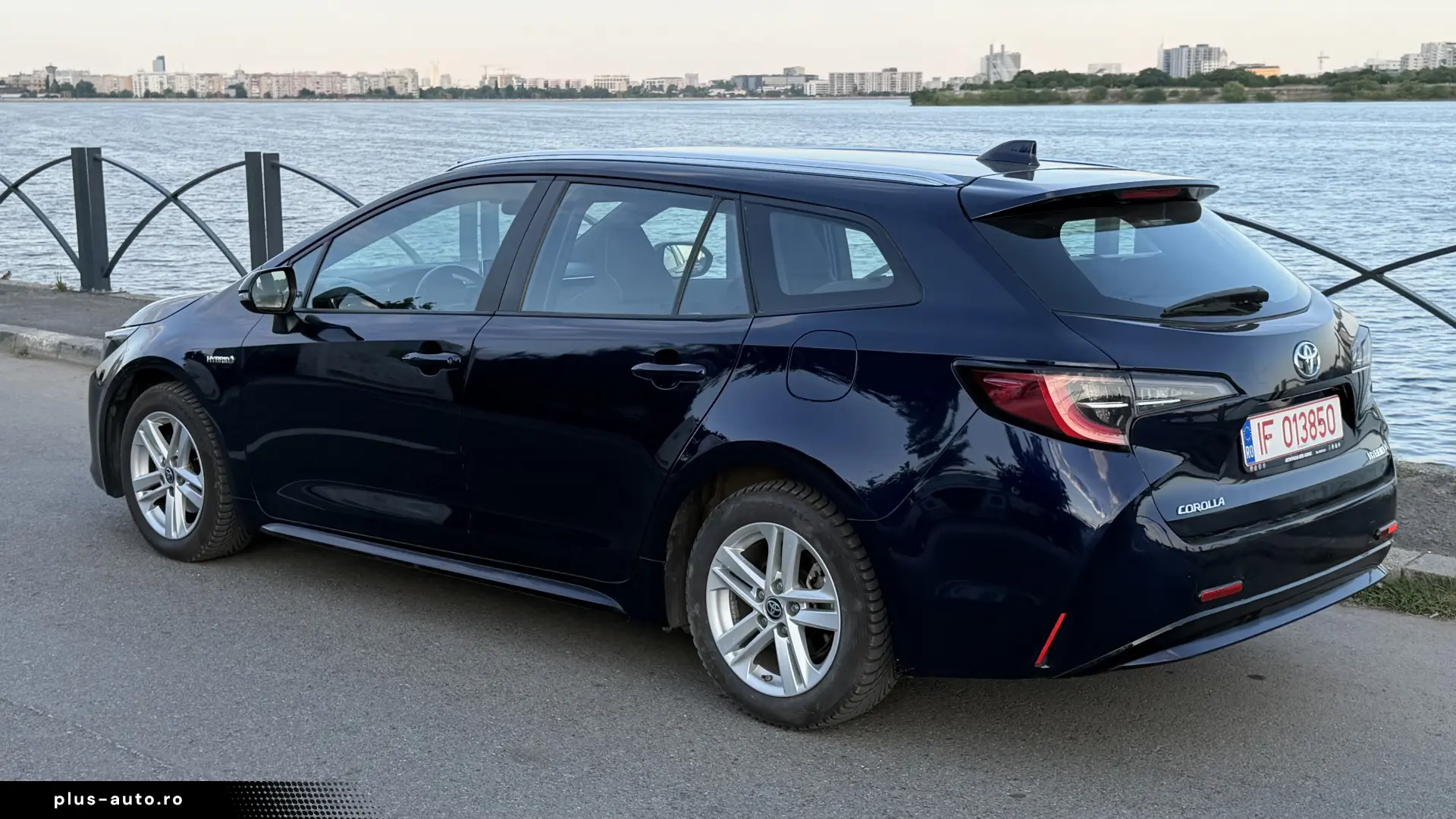 Toyota Corolla Bussines 1.8 hybrid Touring sport