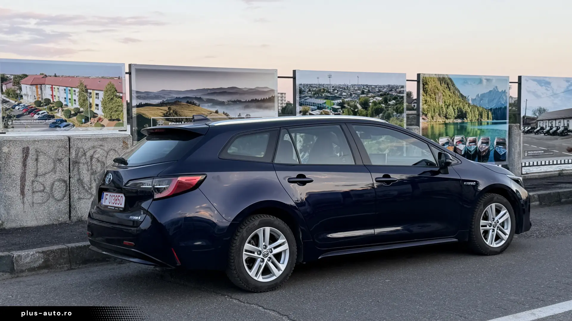 Toyota Corolla Bussines 1.8 hybrid Touring sport