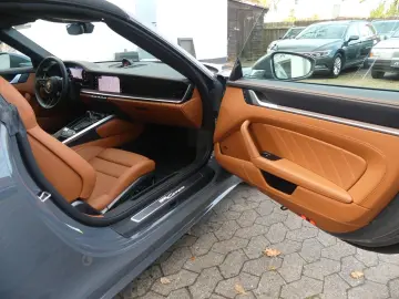 PORSCHE 911   992 Cabriolet  Lift  Matrix  188.000 -€ NP