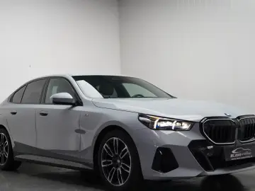 BMW 520i M Sport ICONIC 360 CARBON HUD KEY H&K MEMOR