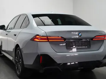 BMW 520i M Sport ICONIC 360 CARBON HUD KEY H&K MEMOR