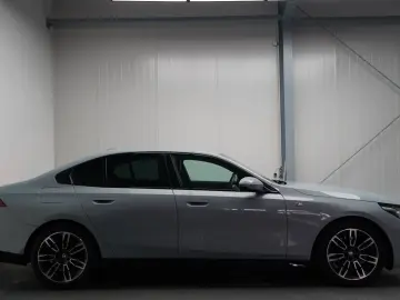 BMW 520i M Sport ICONIC 360 CARBON HUD KEY H&K MEMOR