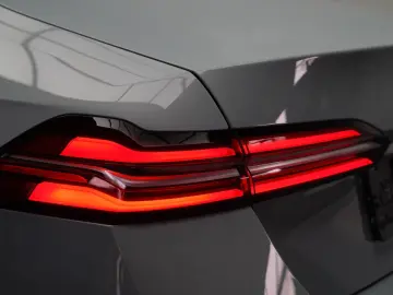 BMW 520i M Sport ICONIC 360 CARBON HUD KEY H&K MEMOR