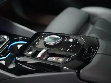 BMW 520i M Sport ICONIC 360 CARBON HUD KEY H&K MEMOR