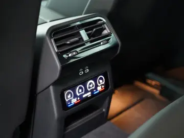 BMW 520i M Sport ICONIC 360 CARBON HUD KEY H&K MEMOR