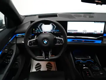 BMW 520i M Sport ICONIC 360 CARBON HUD KEY H&K MEMOR