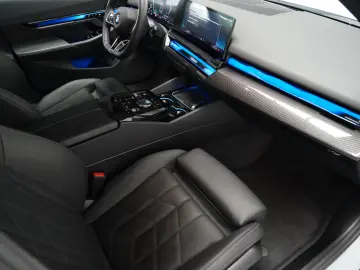 BMW 520i M Sport ICONIC 360 CARBON HUD KEY H&K MEMOR