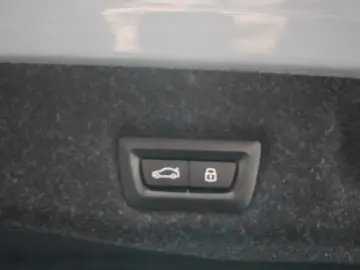 BMW 520i M Sport ICONIC 360 CARBON HUD KEY H&K MEMOR