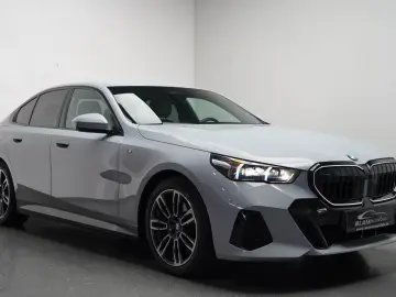 BMW 520d xDrive M Sport ICONIC CARBON 360 H&K KEY