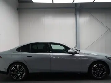 BMW 520d xDrive M Sport ICONIC CARBON 360 H&K KEY