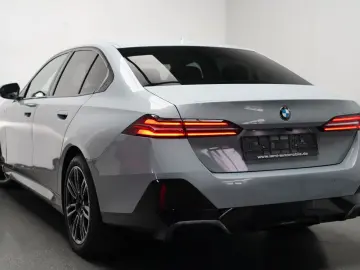 BMW 520d xDrive M Sport ICONIC CARBON 360 H&K KEY