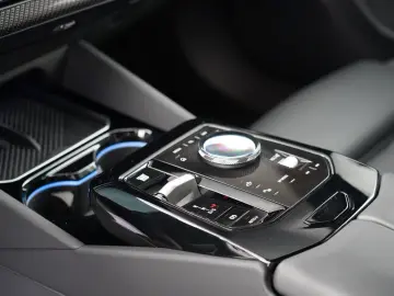 BMW 520d xDrive M Sport ICONIC CARBON 360 H&K KEY