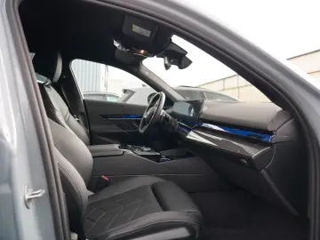 BMW 520d xDrive M Sport ICONIC CARBON 360 H&K KEY