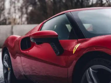 FERRARI 296 GTB Rosso Mugello   Surround View   Lift   C