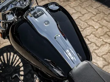 HARLEY DAVIDSON BREAKOUT FXBR 117 ci - Jekill & Hyde