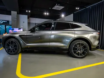 Aston Martin DBX 707 Disponibil Imediat!