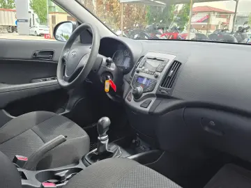 HYUNDAI i30  1.6 126 CP Comfort