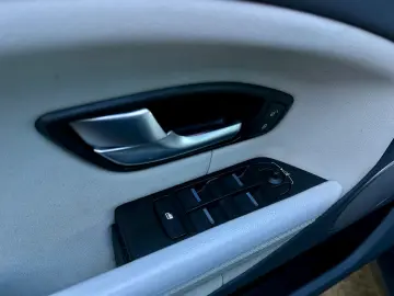 Land-Rover Range-Rover-Evoque