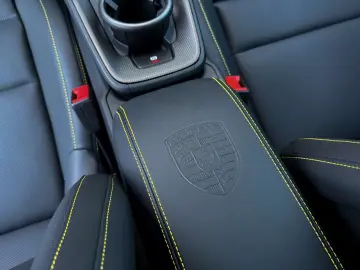 Porsche 992 .2 4 GTS  Pano Lift Alcant Carbon