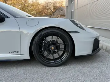 Porsche 992 .2 4 GTS  Pano Lift Alcant Carbon