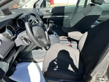 Peugeot 5008 2.0 D 2011 Euro 5