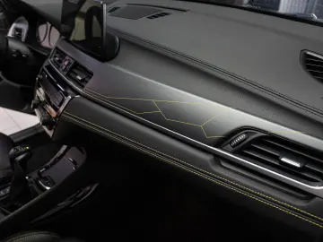 BMW X2 25E MODEL EDITION GOLDPLAY