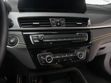 BMW X2 25E MODEL EDITION GOLDPLAY