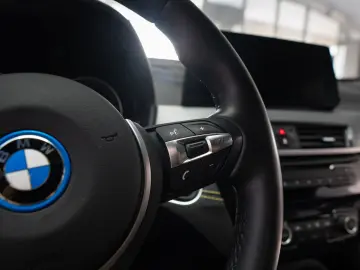 BMW X2 25E MODEL EDITION GOLDPLAY