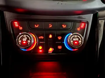 Opel Zafira 2012 – 7 locuri - automata - piele - distronic