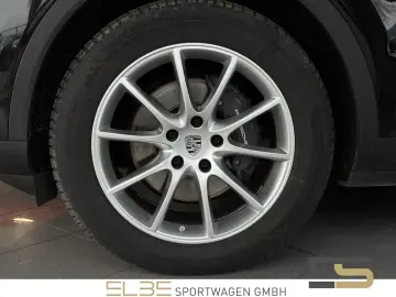 PORSCHE Cayenne PANORAMA BOSE MATRIX LED PASM 1. Hand