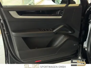 PORSCHE Cayenne PANORAMA BOSE MATRIX LED PASM 1. Hand