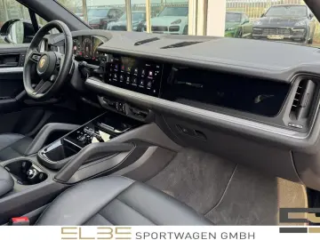 PORSCHE Cayenne PANORAMA BOSE MATRIX LED PASM 1. Hand
