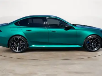 BMW M5 xDrive