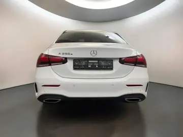 MERCEDES-BENZ A 250 e AMG LINE PANO HEAD 360 WIDE ACC 19Z