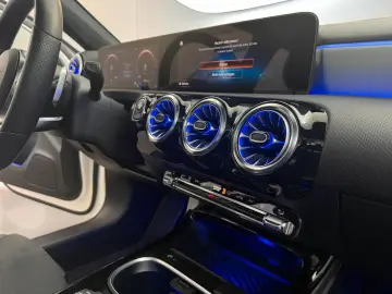 MERCEDES-BENZ A 250 e AMG LINE PANO HEAD 360 WIDE ACC 19Z