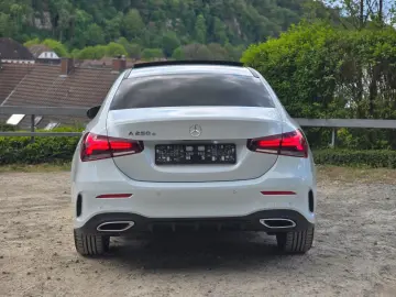 MERCEDES-BENZ A 250 e Limousine AMG Pano 360  HUD