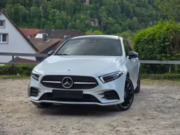 MERCEDES-BENZ A 250 e Limousine AMG Pano 360  HUD