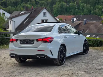 MERCEDES-BENZ A 250 e Limousine AMG Pano 360  HUD