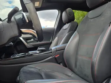 MERCEDES-BENZ A 250 e Limousine AMG Pano 360  HUD