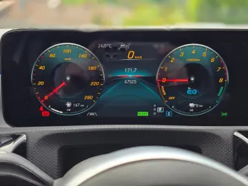 MERCEDES-BENZ A 250 e Limousine AMG Pano 360  HUD