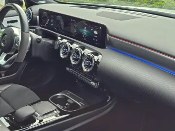MERCEDES-BENZ A 250 e Limousine AMG Pano 360  HUD