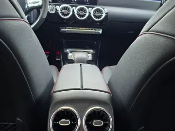 MERCEDES-BENZ A 250 e Limousine AMG Pano 360  HUD
