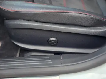 MERCEDES-BENZ A 250 e Limousine AMG Pano 360  HUD