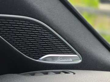 MERCEDES-BENZ A 250 e Limousine AMG Pano 360  HUD