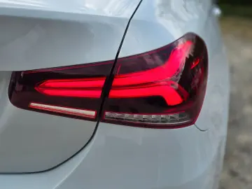 MERCEDES-BENZ A 250 e Limousine AMG Pano 360  HUD