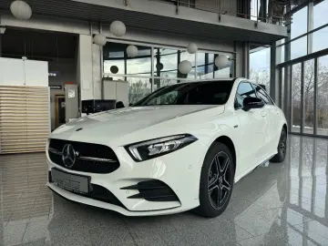 MERCEDES-BENZ A 250 e AMG Line AMG MBUX NIGHT AMBIENTE