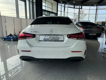 MERCEDES-BENZ A 250 e AMG Line AMG MBUX NIGHT AMBIENTE