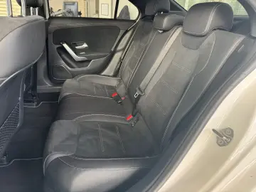 MERCEDES-BENZ A 250 e AMG Line AMG MBUX NIGHT AMBIENTE