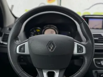 RENAULT MEGANE BOSE